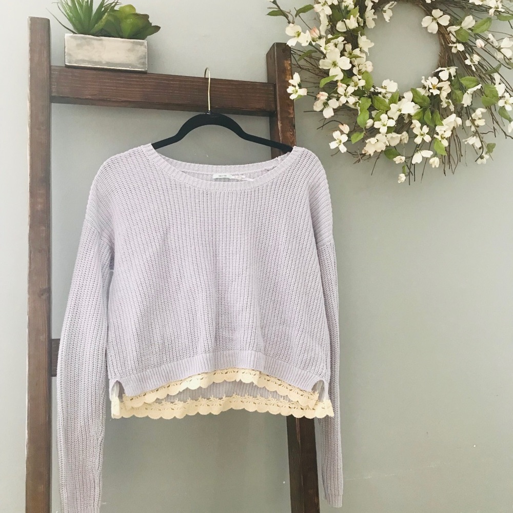 Kimchi blue lace trim sweater 🌸